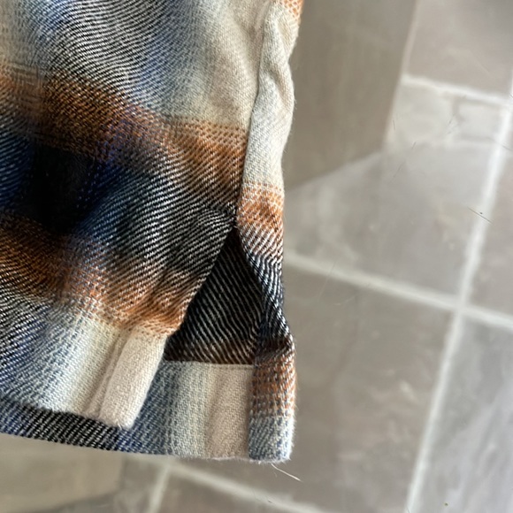 Madewell, M, 100% cotton flannel, relaxed cut, navy plaid, gently used. EUC - Picture 11 of 12